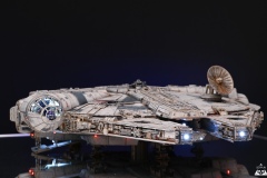 Millennium Falcon 1/43